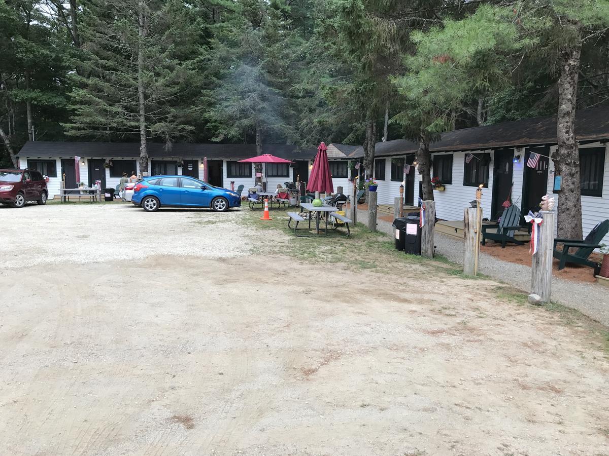 Motel Pine Shore And Cabins