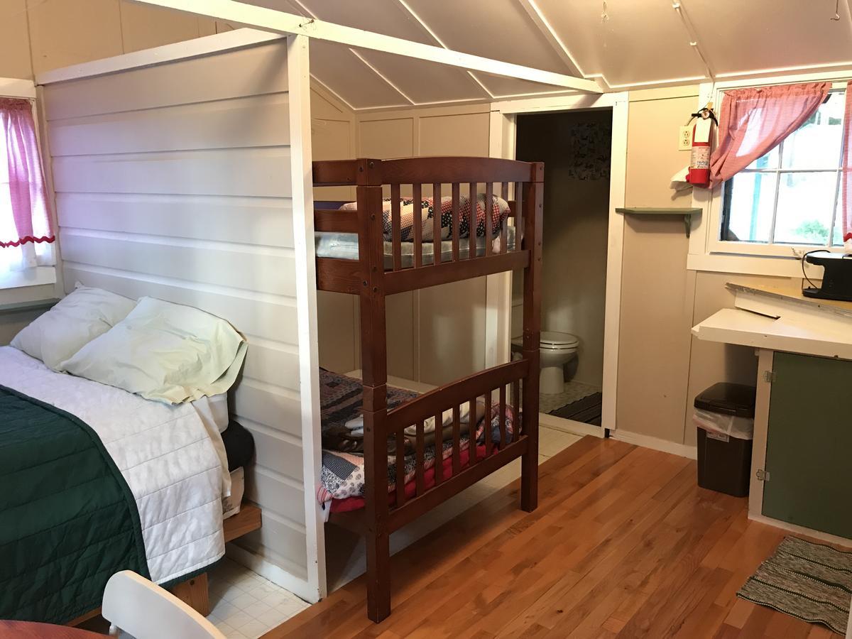 Pine Shore And Cabins * Orland